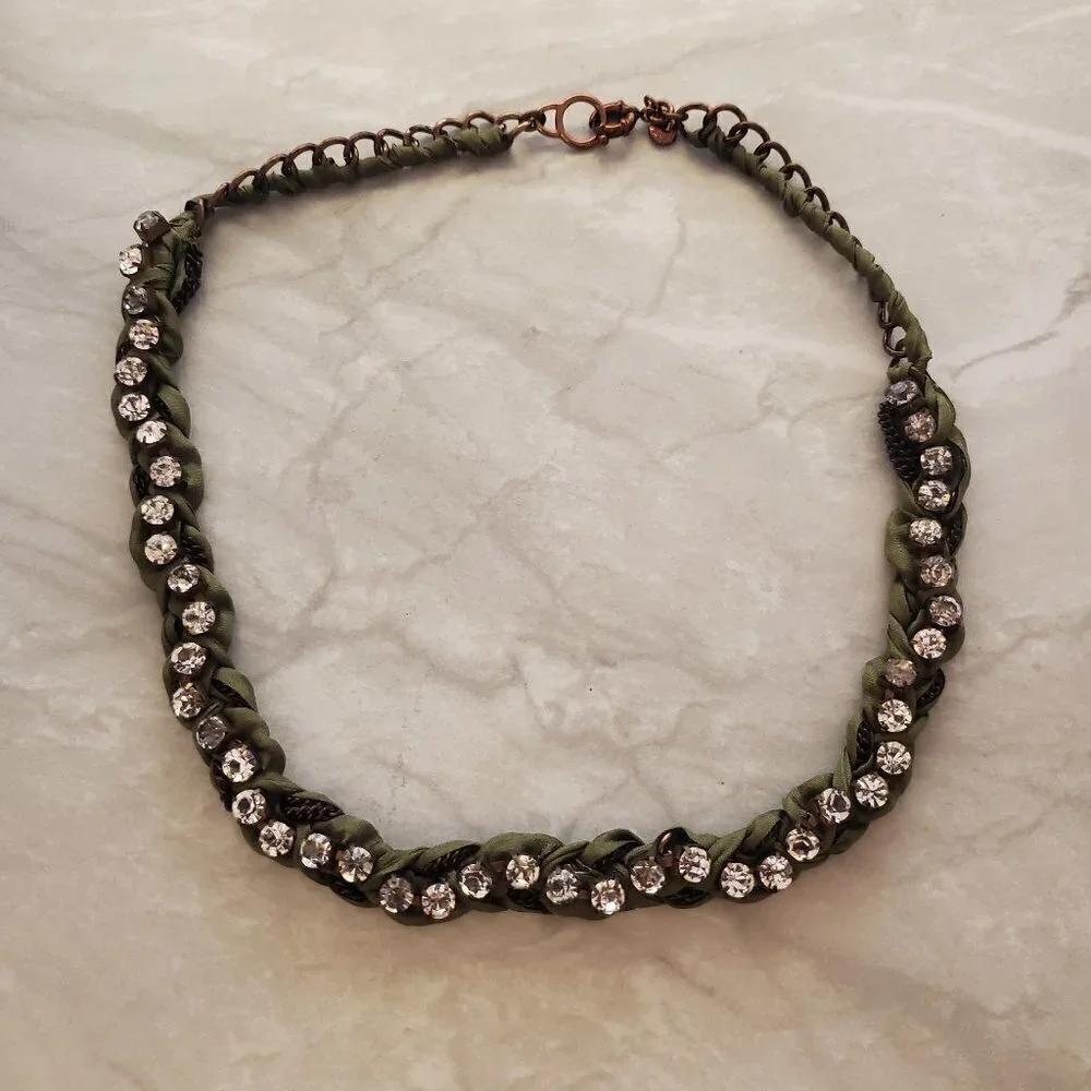 💚 J.Crew Olive Green Fabric Gunmetal Rhinestones Crystals Twisted Necklace 💚
